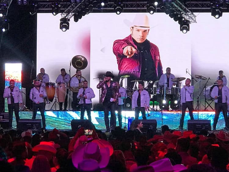 Marco Flores estrena por partida doble