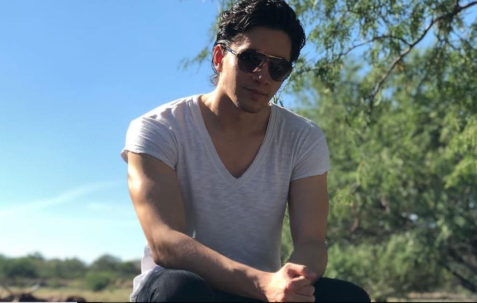 Álex Fernández inicia su carrera con el pie derecho