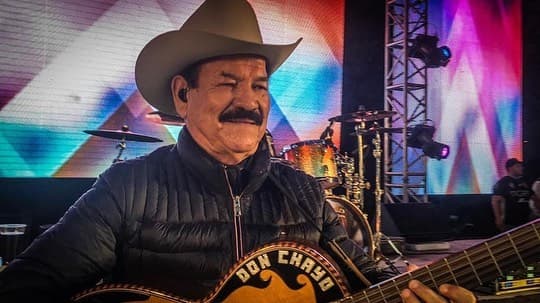 En 1993 “La Fortaleza Norteña de los 90″ como eran conocidos, presenta su edición “Fuego Contra Fuego”, promocionando los temas “Soy Lo Peor”y “Para Olvidarme de Ti”, sencillos que se convertirían en clásicos.