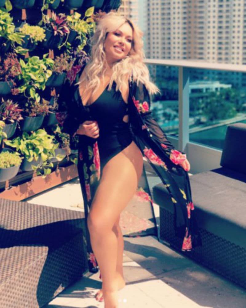 También recibe ataques y burlas, en las que la tachan de 'gorda'