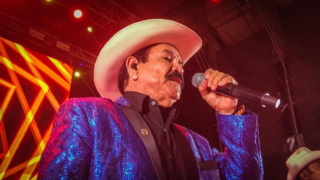 El primer sencillo que se promocionó fue “Nuevamente El Amor”; canciones como “Regresa”, “Pero Nadie Sabe” y “Perdido en un Dolor” completaron el material discográfico.