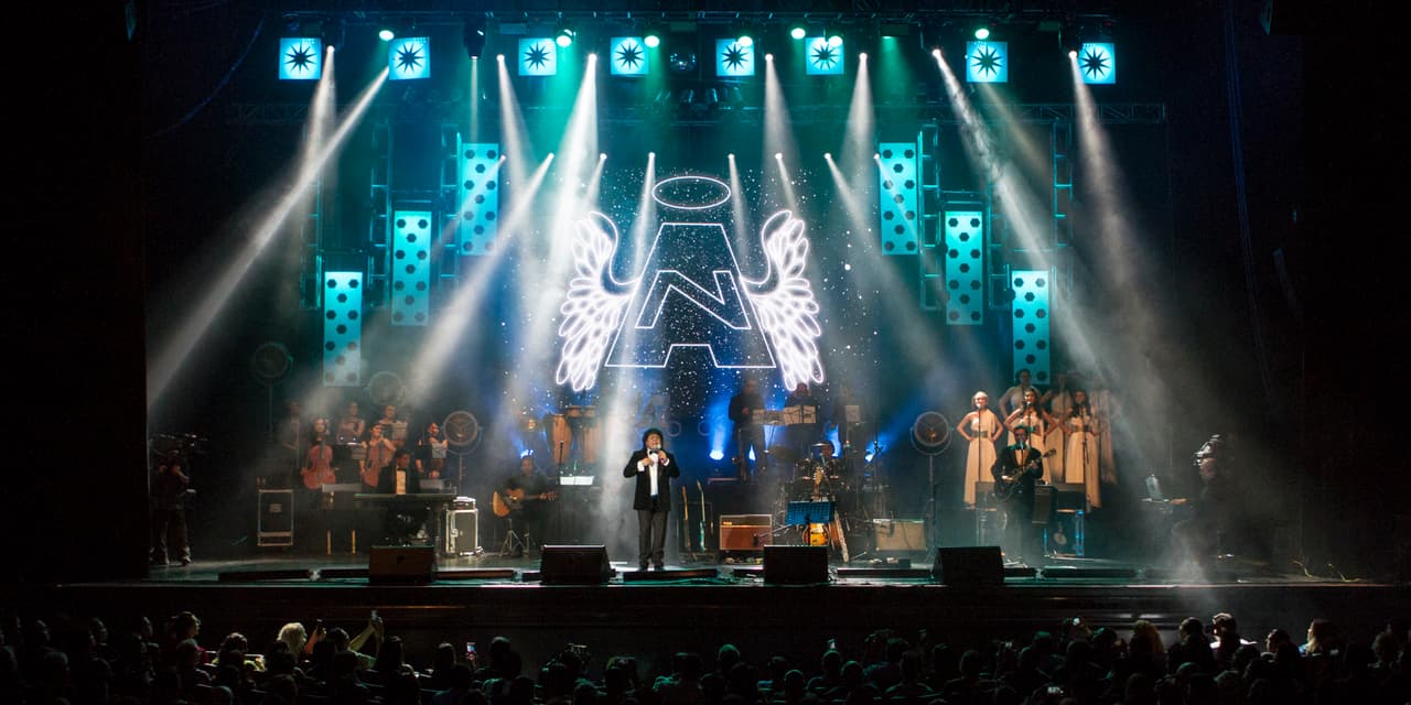 Los Ángeles Negros tocaron en 2015 y compartieron escenario con Saúl Hernández, vocalista de Caifanes y Jaguares.