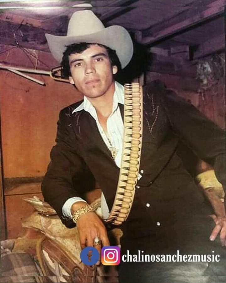 Chalino Sánchez. Uno de los estandartes del corrido, el cantautor sigue manteniendo su popularidad y ha sido fuente de inspiración para actuales estrellas como El Fantasma. El 16 de mayo de 1992, el cuerpo de Rosalindo, su nombre de pila, fue encontrado en un canal a las afueras de Culiacán, Sinaloa.