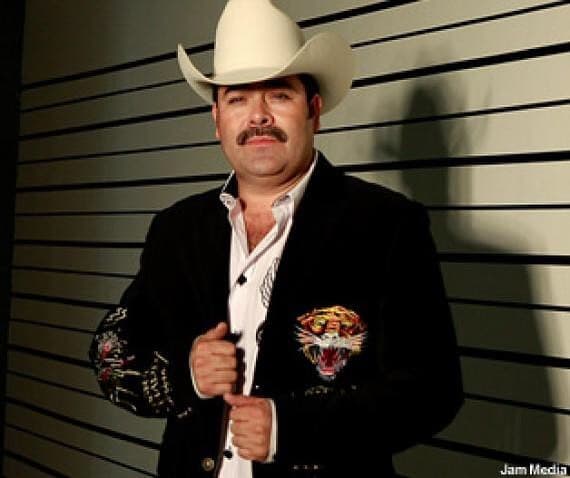 Segio Vega "El Shaka". La obra del cantante permanece como dentro de las favoritas de los seguidores del regional mexicano. El video de "Quién es Usted", que se desprende de su disco homónimo de 2009, es el más visto de sus trabajos en YouTube. Hasta el momento suma más de 116 millones de reproducciones. Vega fue asesinado el 26 de junio de 2010 cerca de Los Mochis, Sinaloa.