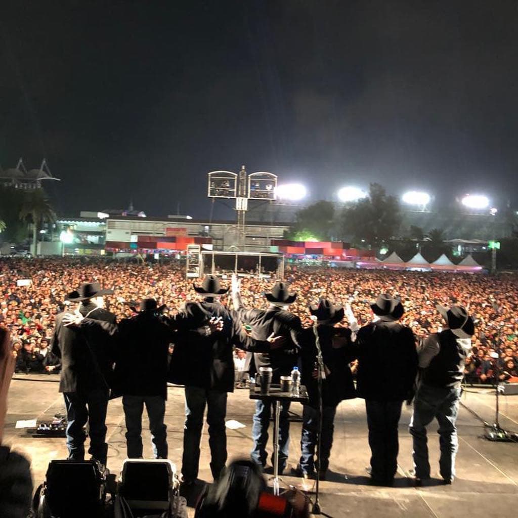 En 2019, Intocable representó al regional mexicano y cerró el primer día de actividades del Vive Latino con seguidores coreando los hits de su carrera musical.