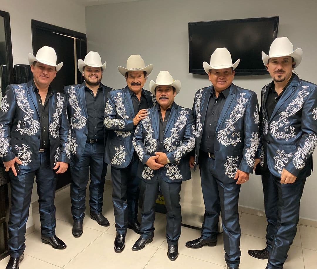 En el 2008, en el marco de sus 25 años de trayectoria musical, Cardenales de Nuevo León publicó su disco de colección en donde incluyeron lo más representativo de su repertorio.