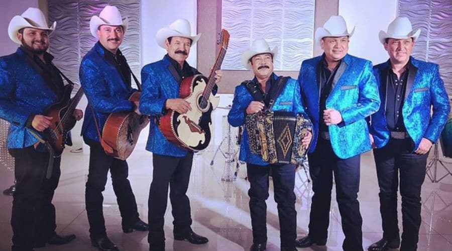 En 1992, durante la celebración del “Primer Festival Norteño” de Phoenix, Arizona, fueron premiados con el “Saguaro de Oro”, trofeo otorgado por su exitosa presentación ante más de 60 mil personas.