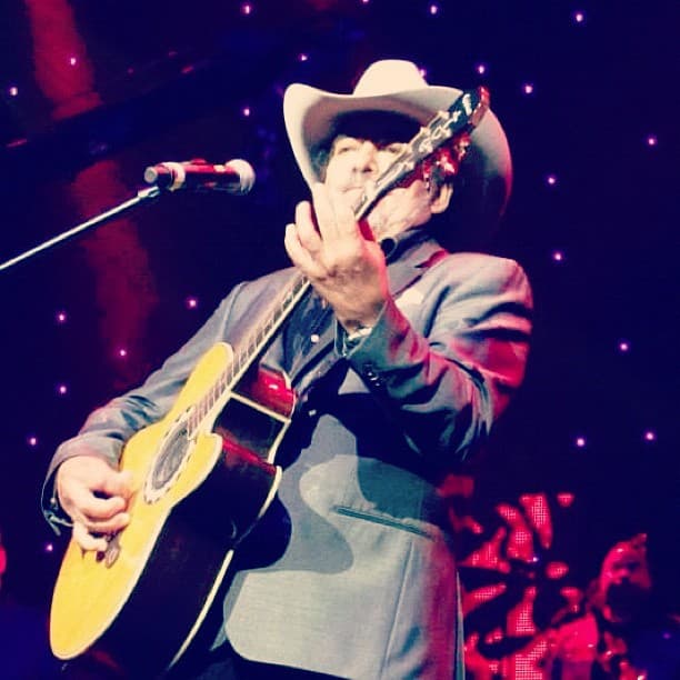 Joan Sebastian. Su disco "Atemporal" se estrenó en julio pasado y presume temas inéditos que se unen a sus éxitos dentro de la música mexicana. El nombre de pila del cantautor es José Manuel Figueroa. Falleció el 13 de julio de 2015 tras una larga lucha en contra del cáncer.